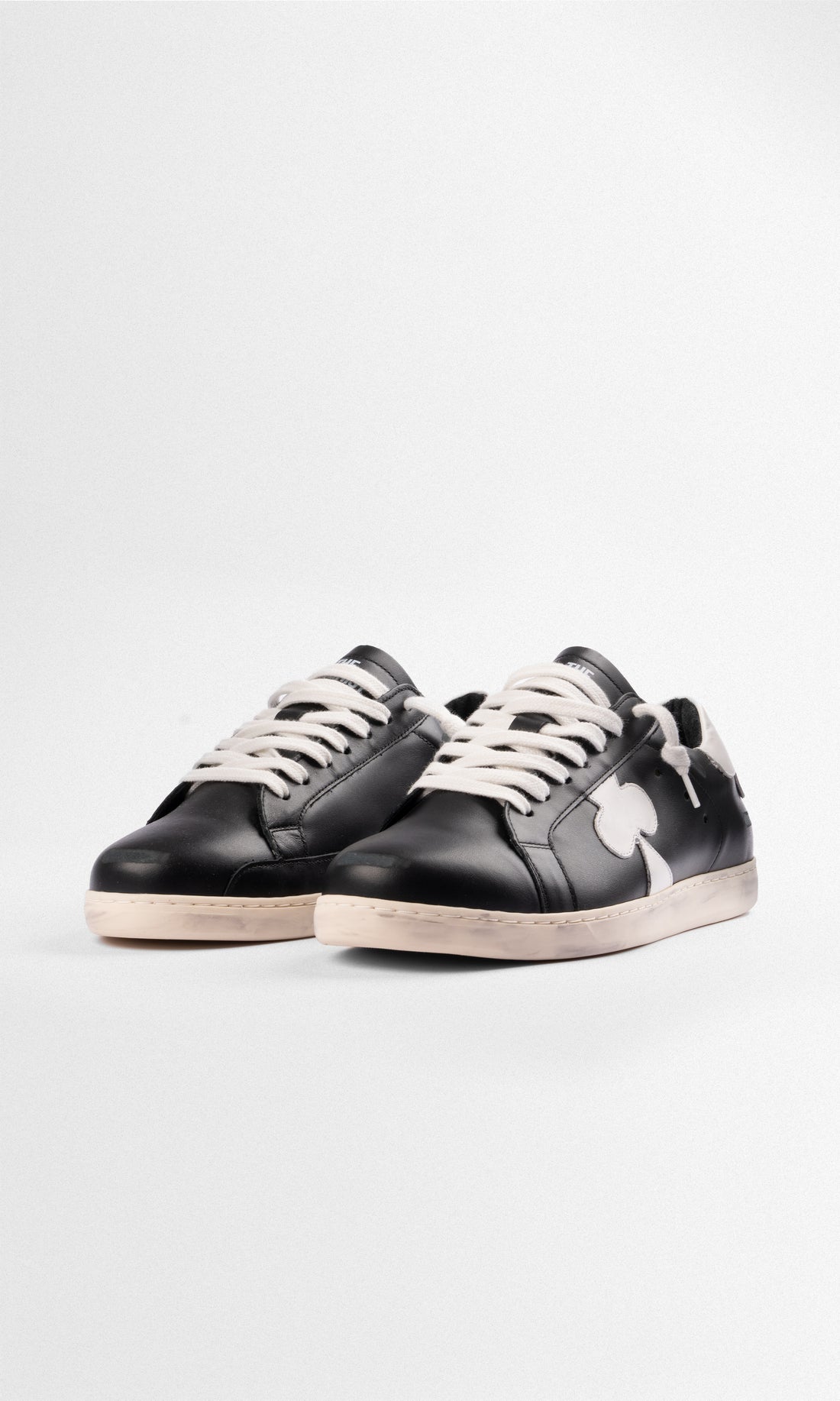 Geneva - BLACK & WHITE