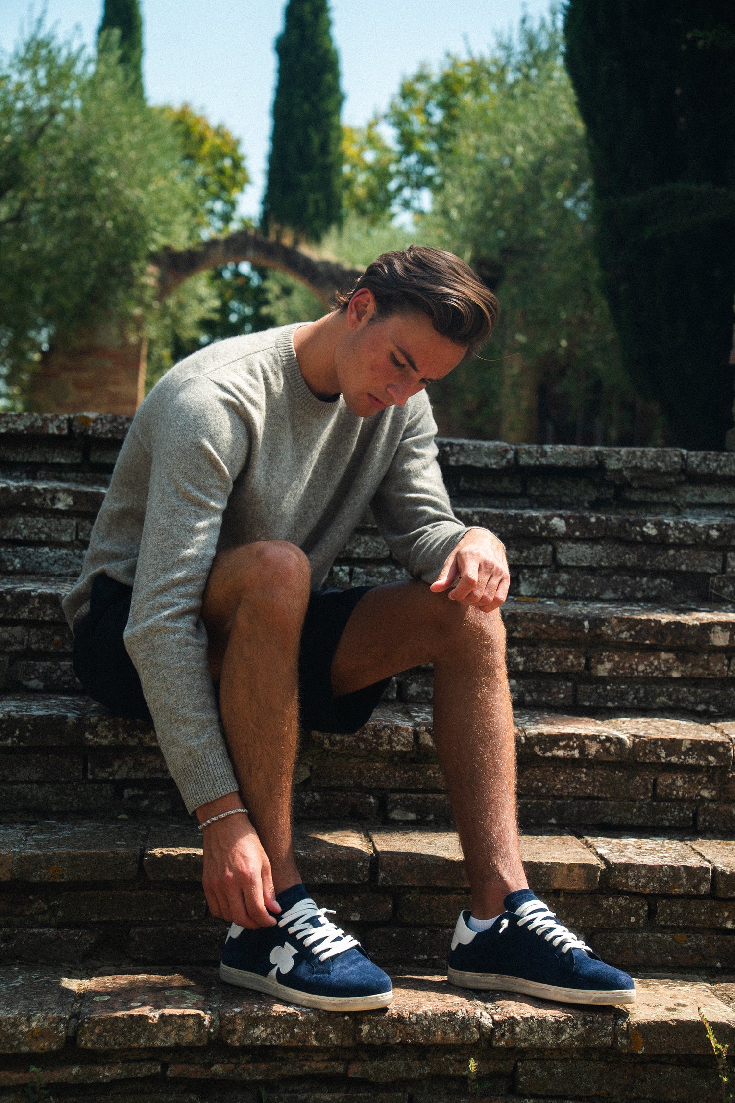 Distressed Leather Sneaker: Geneva - DARK BLUE