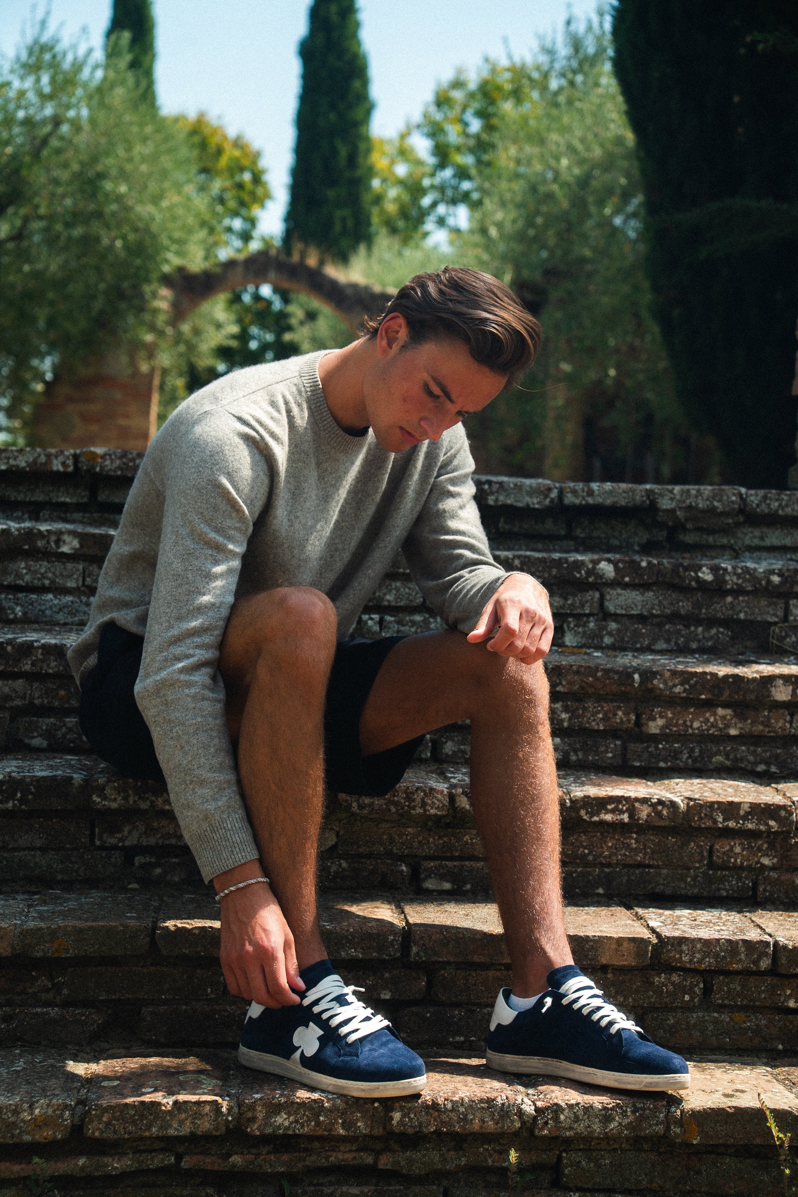 Distressed Leather Sneaker: Geneva - DARK BLUE