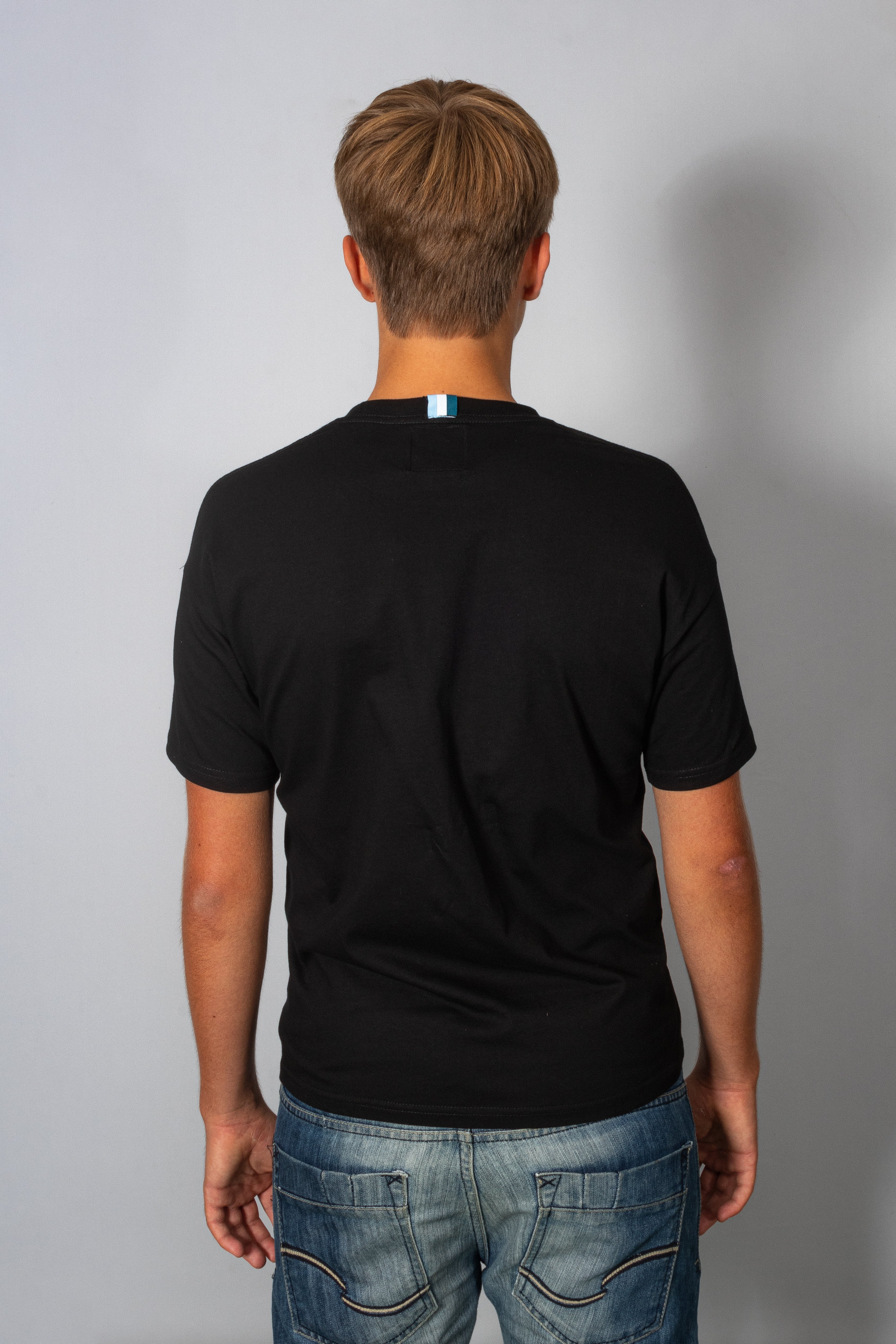 GRAPHIC TEE: SIGNATURE LOGO - BLACK