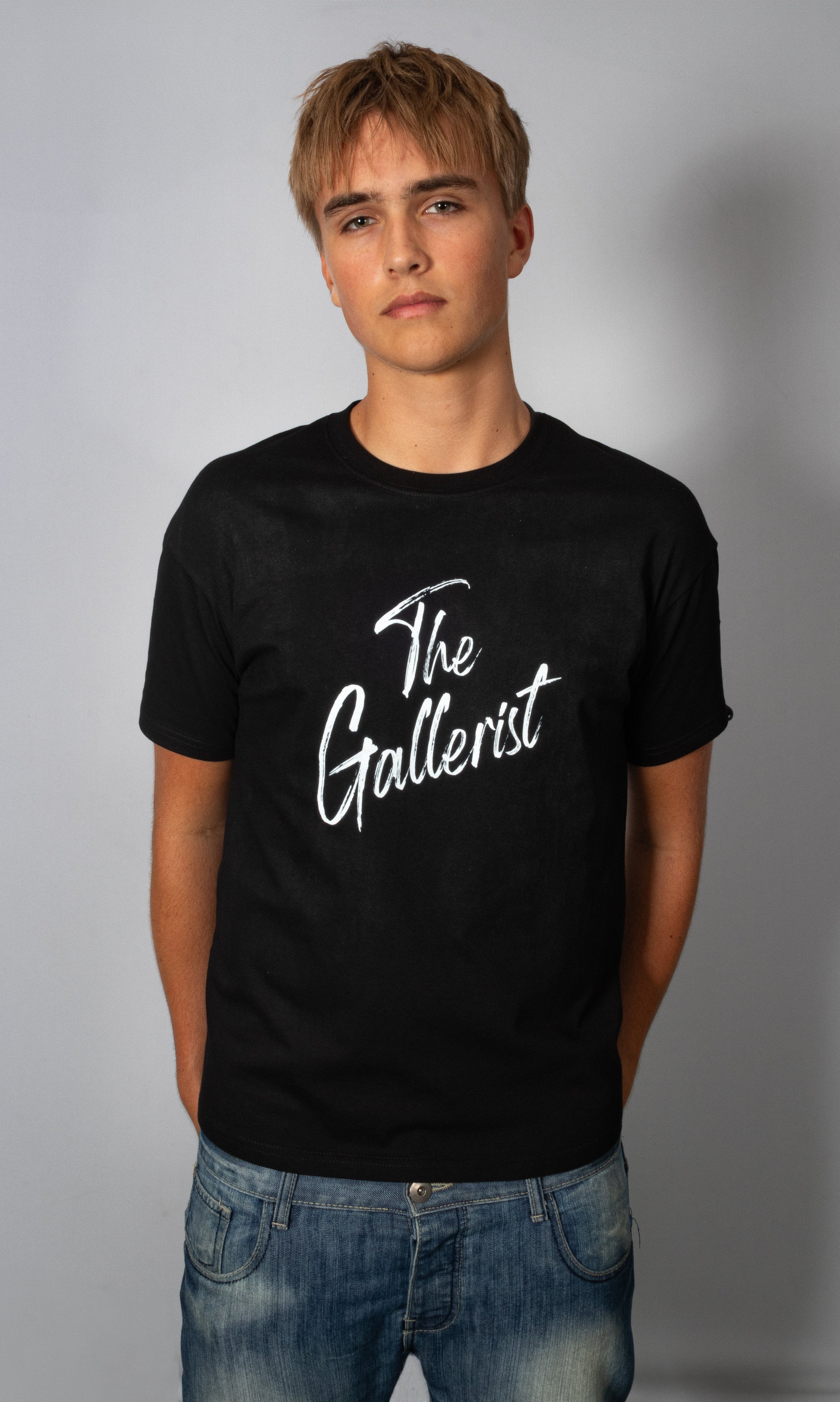 GRAPHIC TEE: SIGNATURE LOGO - BLACK